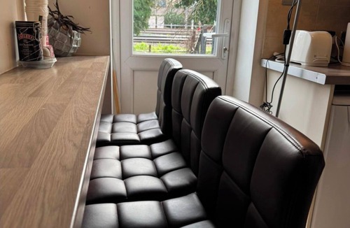 West Hampstead Apartment | Studio West Hampstead London NW6 1PL for 2- nr tube station, shops, wifi
