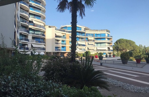 Mandelieu-la-Napoule Beach Apartment | Studio with swimming pool close to the beach, secure residence, shops