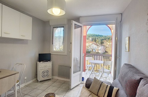 Lamalou-les-Bains Apartment | Studio with balcony - Wifi and pets allowed