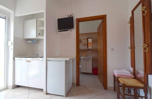 Milcetici Apartment | Studio with balcony and air conditioning