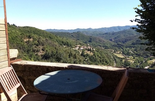 Chirols Apartment | Studio with breathtaking views, nearby hiking and swimming trails