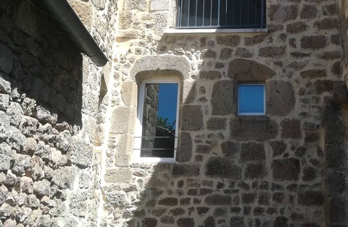 Chirols Apartment | Studio with breathtaking views, nearby hiking and swimming trails