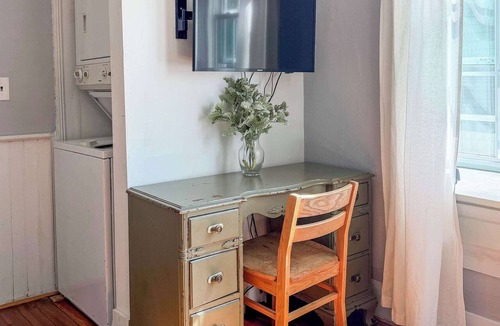 Durham Apartment | Studio with Deck, Walk to Duke