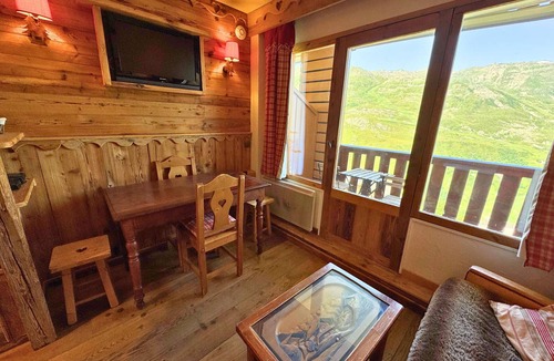 Reberty Apartment | Studio with enclosed bed and mountain corner at the foot of the slopes