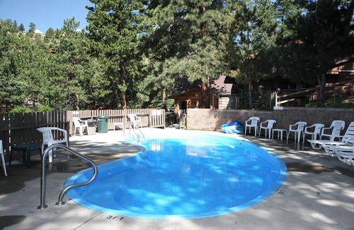 Fall River Estates Ski Chalet | Studio with Full Kitchen, Queen bed, Patio with Personal Grill