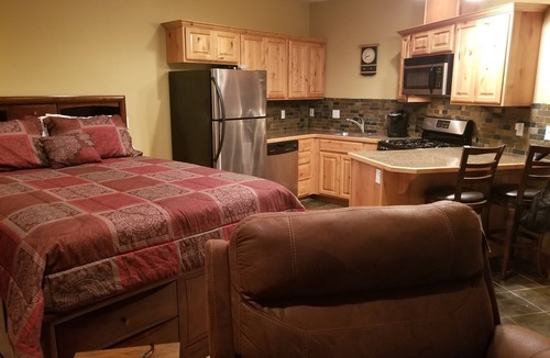 Kellogg Apartment | Studio, with jetted tub and walking distance to ski resort!