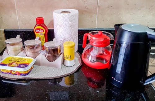 Langata Apartment | Studio with King Size Bed,Elevator,WIFI&Parking near City, JKIA&Wilson Airport.