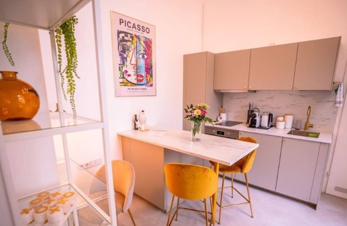 Wilmersdorf Apartment | Studio with Kitchen in Boutique Hotel