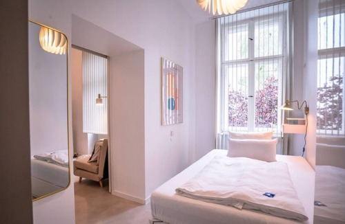 Wilmersdorf Apartment | Studio with Kitchen in Boutique Hotel