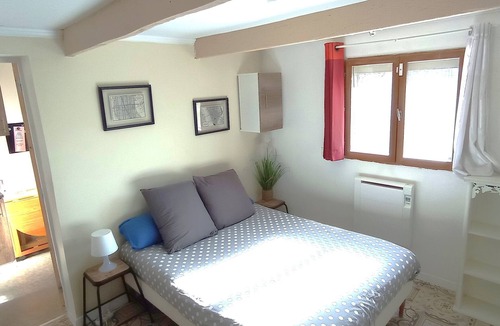 Mimet House | Studio with kitchen, WC/shower and bedroom/living room, 25m2, for 2 people