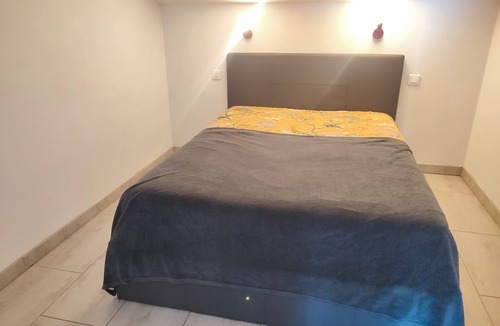 Beziers Apartment | Studio with large 9m² terrace, exceptional view, 5 min from Fonséranes locks