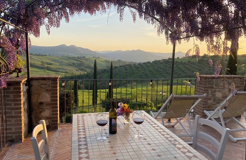 Pomarance Apartment | Studio with panoramic terrace over Tuscan hills