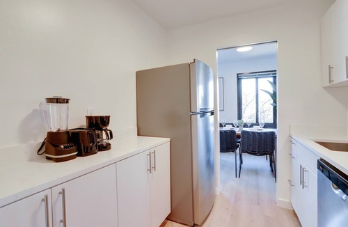 Court House Apartment | Studio with Park Views in Lively Clarendon!