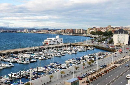 Santander Apartment | Studio with parking at the door and Wifi.