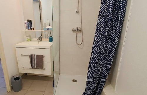 Saint-Martin Apartment | Studio with pleasant terrace, 10 min walk from the Comédie and 3 min from the station