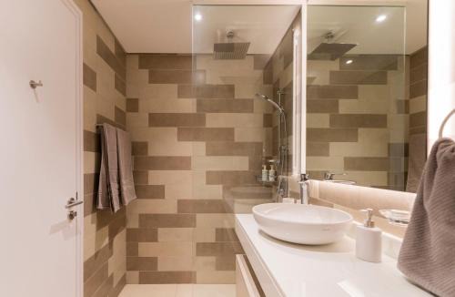 Palm Jumeirah Apartment | Studio with pool and private beach access on Palm Jumeirah