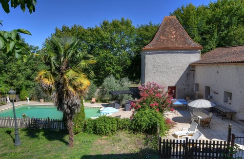 Douchapt House | Studio with private garden and terrace and swimming pool