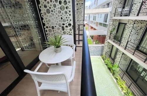 Zazil-ha Apartment | Studio with Rooftop Pool | Steps from the Beach