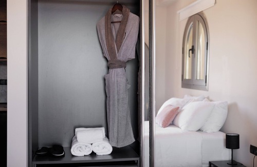 Dafnata Hotel | Studio with Sea View and Communal Pool