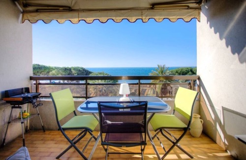 Juan-les-Pins Apartment | Studio with seafront terrace