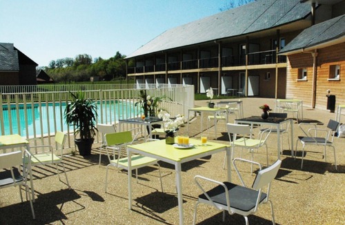 Equemauville Apartment | Studio with swimming pool near Honfleur