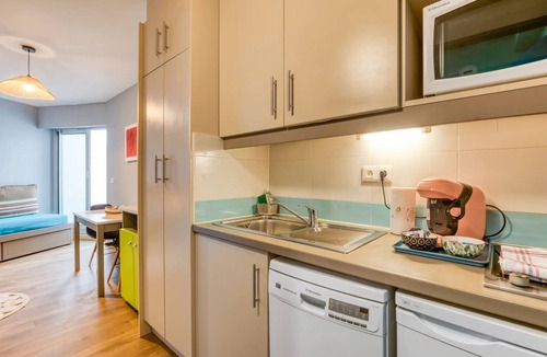 La Grande-Motte Apartment | Studio with Terrace Steps from the Beach in La Grande Motte – Renovated 2026