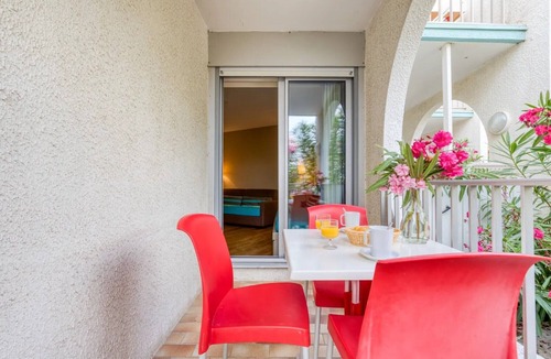 La Grande-Motte Apartment | Studio with Terrace Steps from the Beach in La Grande Motte – Renovated 2026