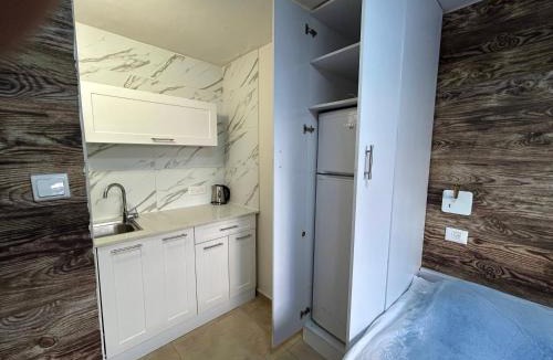 Herzliya House | Studio with Terrace & Free Parking