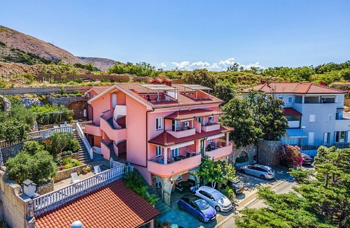 Stara Baska Apartment | Studio with terrace and air conditioning