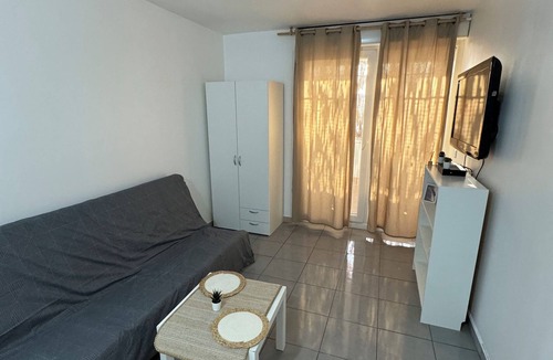 14th Arrondissement Apartment | Studio with terrace in Marseille