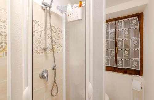 Casale Monferrato Apartment | Studio Zen con Parcheggio gratuito e Check In Automatico 24 ore su 24 Con Netflix, DAZN, Disney Plus e Aria Condizionata