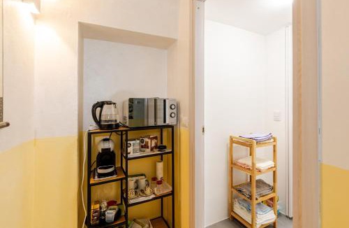 Casale Monferrato Apartment | Studio Zen con Parcheggio gratuito e Check In Automatico 24 ore su 24 Con Netflix, DAZN, Disney Plus e Aria Condizionata