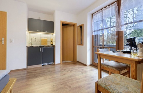 Zwiesel Apartment | Studio 'Zwiesel' with Shared Garden, Balcony and Wi-Fi