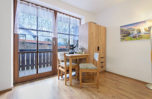 Zwiesel Apartment | Studio 'Zwiesel' with Shared Garden, Balcony and Wi-Fi