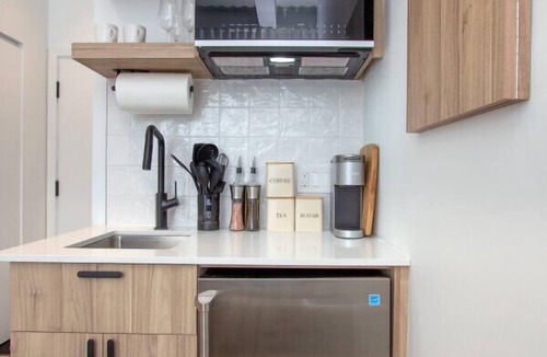 Plateau Mont Royal Apartment | Studio1/Plateau/St-Denis/Terraces/SelfCheck-In/AC
