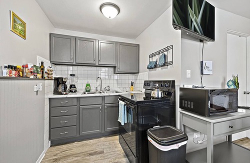 Aurora Apartment | Studio1116E/PetFriendly/WIFI/BigTV/PKG/nearDowntown Aurora.