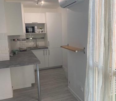 Saint-Laurent-du-Var Apartment | studio4 27m2 Terrasse Parking Piscine