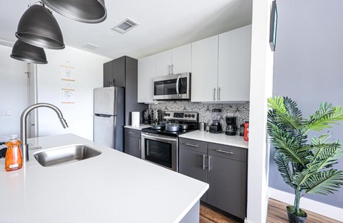 Brewerytown Apartment | StudioAprt QueenBed,WiFi,WD,Parking,Gym