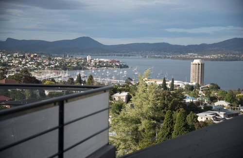 Sandy Bay Apartment | StudioAt10