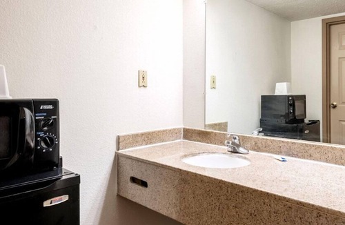Emporia Hotel | Studios and Suites 4 Less Emporia