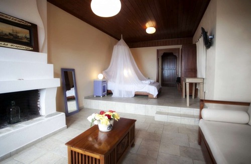 Damouchari Apartment | Studios for 3 adults or 2 adults + 2 children with balcony or terrace with panoramic sea view