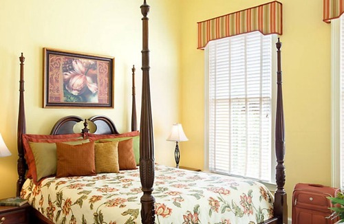 French Quarter Resort | Study at The Lodge Alley Inn
