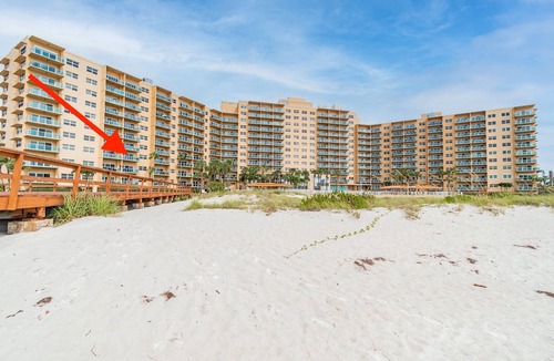 Bay Esplanade Condo | Stunning 1/1 Beachfront Oasis at Regatta Beach Club - Gulf Views Galore!