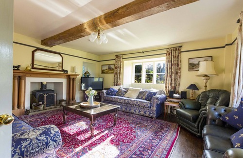 Haresfield House | Stunning 16th Century Grade II Listed Farmhouse