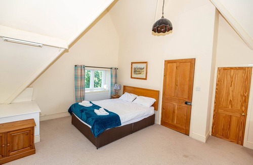 Haresfield House | Stunning 16th Century Grade II Listed Farmhouse
