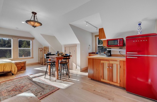 Little River House | Stunning 1BR w/ridgetop views, trails & game lounge on 10 acre property