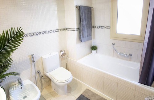 Al Hamra Village Apartment | STUNNING 2 BED APARTMENT