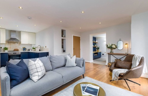 Crieff Apartment | Stunning 2 bed flat with parking and garden