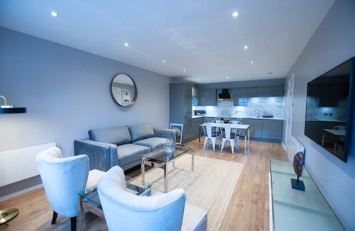 City Centre Glasgow Apartment | Stunning 2 Bed Merchant City Apartment with Residents Parking (Bell 2)