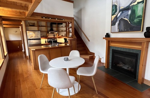 Powell River Apartment | Stunning 2 bedroom loft